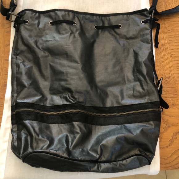 Hinge Black Metallic Multi ZIP Travel Bag - Picture 2 of 8